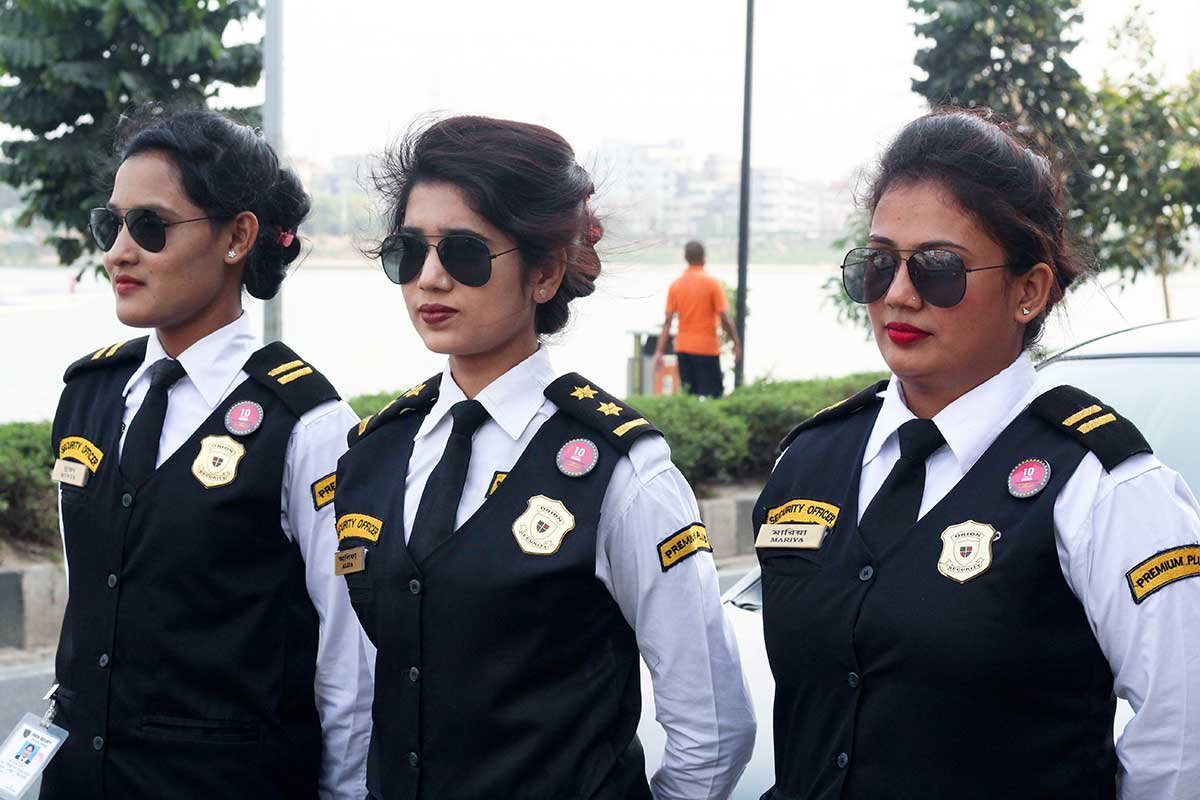 FemaleSecurityOfficer